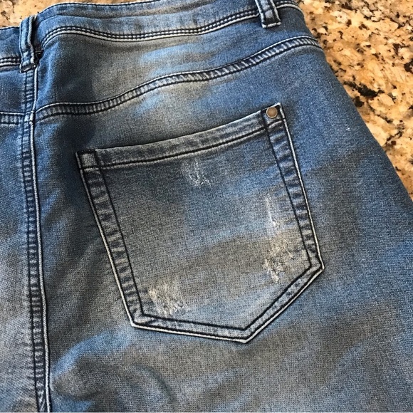 ▪️DESIGN LAB Distressed Jeans - Picture 9 of 13